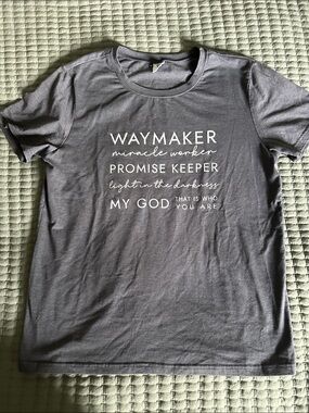 Women’s Faith Waymaker Graphic Short Sleeve Crewneck Tee - Gray Size M